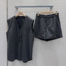 ミュウミュウ 2024FW シリーズ ベスト、ショートパンツ スーツ