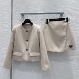 プラダ服 PRADA 2024新作 クラシックなショースタイルのスーツ