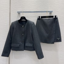 プラダ服 PRADA 2024新作 クラシックなショースタイルのスーツ