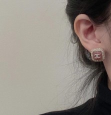 シャネルピアス CHANEL 2024新作 ダイヤモンドイヤリングでいっぱいの牙キャンディ