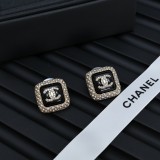 シャネルピアス CHANEL 2024新作 ダイヤモンドイヤリングでいっぱいの牙キャンディ