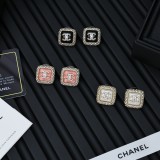 シャネルピアス CHANEL 2024新作 ダイヤモンドイヤリングでいっぱいの牙キャンディ