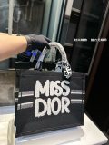 ディオールバッグ DIOR 2024新作 刺繍入りショッピングバッグ
