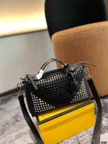 フェンディバッグ FENDI 2024新作 リトルモンスター枕バッグ