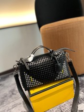 フェンディバッグ FENDI 2024新作 リトルモンスター枕バッグ
