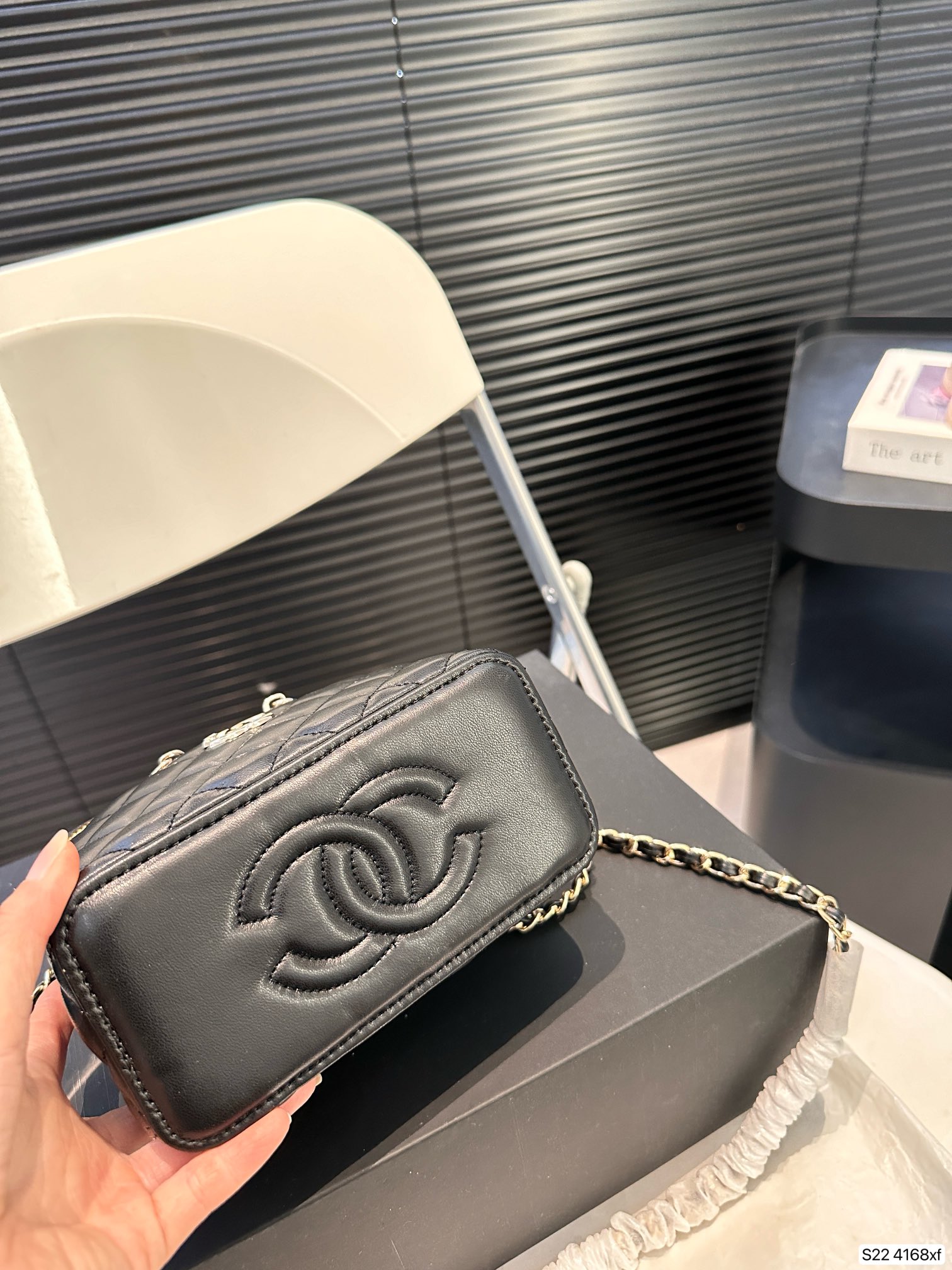 シャネルバッグ CHANEL 2024新作 化粧ポーチ