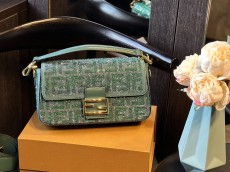 フェンディバッグ FENDI 2024新作 バゲットバッグ