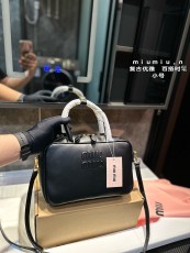 ミュウミュウバッグ Miu Miu 2024新作 出席パケット
