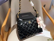 シャネルバッグ CHANEL 2024新作 ホーボーバッグ