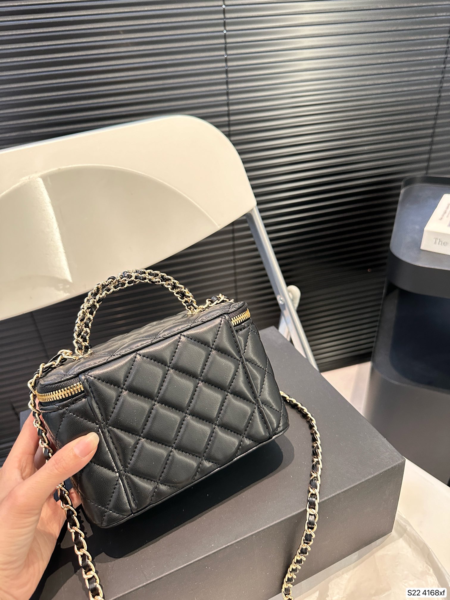 シャネルバッグ CHANEL 2024新作 化粧ポーチ