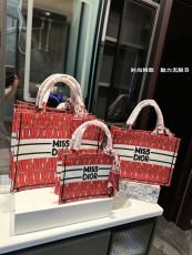 ディオールバッグ DIOR 2024新作 刺繍入りショッピングバッグ