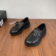 プラダ靴 PRADA 2024新作 マットレザーローファー