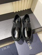 ディオール靴 DIOR 2024新作 クラシックなレザースニーカー