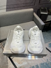バレンシアガ靴 BALENCIAGA 2024新作 ロートップのお父さんの靴