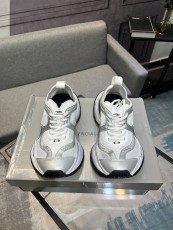 バレンシアガ靴 BALENCIAGA 2024新作 ロートップのお父さんの靴