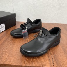 プラダ靴 PRADA 2024新作 トーブラック レザー スニーカー