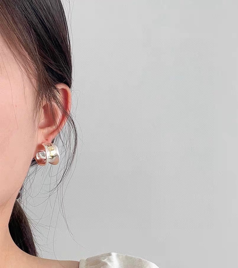 サンローランピアス Yves Saint Laurent 2024新作 イヤリング