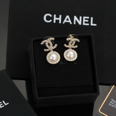 シャネルピアス CHANEL 2024新作 真珠のイヤリング