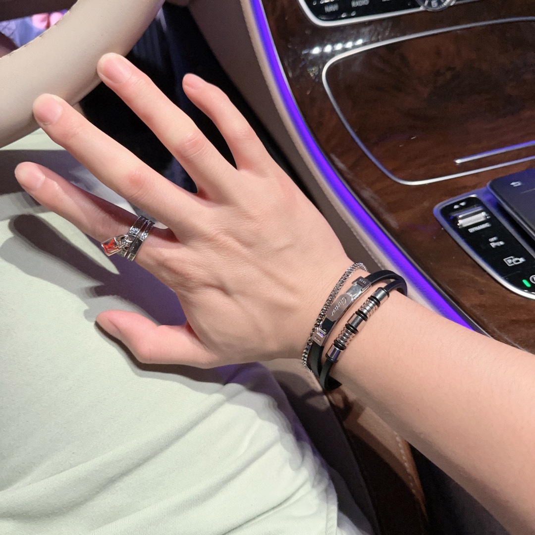 カルティエブレスレット CARTIER 2024新作 牛革ブレスレット