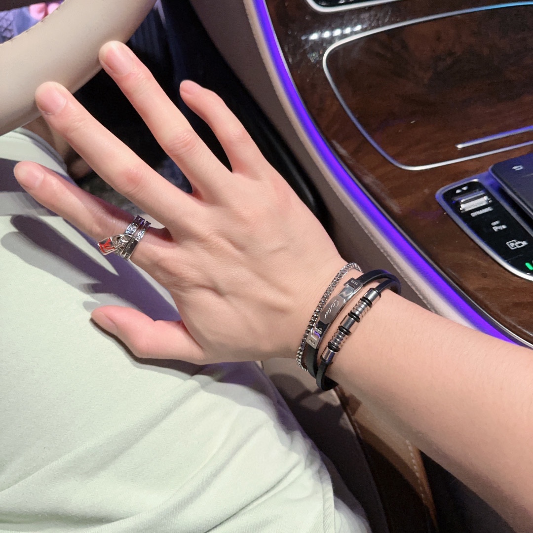 カルティエブレスレット CARTIER 2024新作 牛革ブレスレット