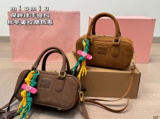 ミュウミュウバッグ Miu Miu 2024新作 ハンドバッグ