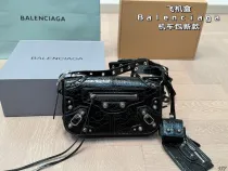 バレンシアガバッグ BALENCIAGA 2024新作 オートバイバッグ