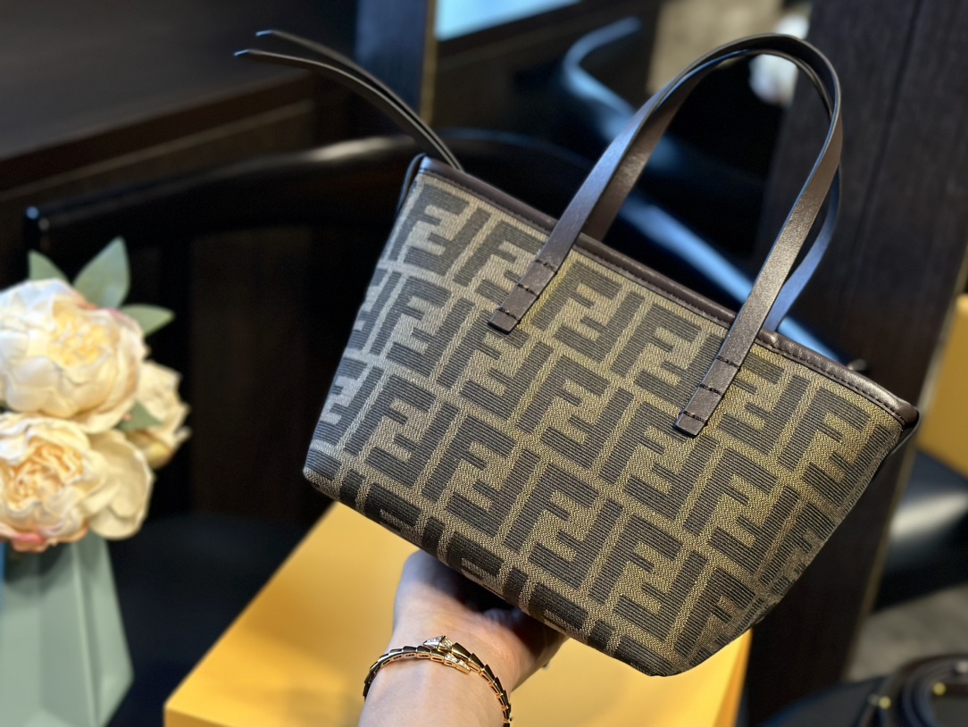 フェンディバッグ FENDI 2024新作 野菜かごバッグ