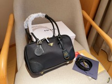 プラダバッグ PRADA 2024新作 枕バッグ