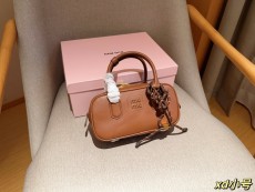 ミュウミュウバッグ Miu Miu 2024新作 枕バッグ