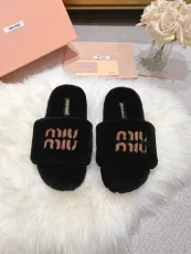 ミュウミュウ靴 Miu Miu 2024新作 毛皮で覆われた靴