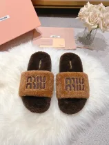 ミュウミュウ靴 Miu Miu 2024新作 毛皮で覆われた靴