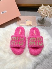 ミュウミュウ靴 Miu Miu 2024新作 毛皮で覆われた靴