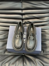 ディオール靴DIOR 2024新作 クラシックなローファー