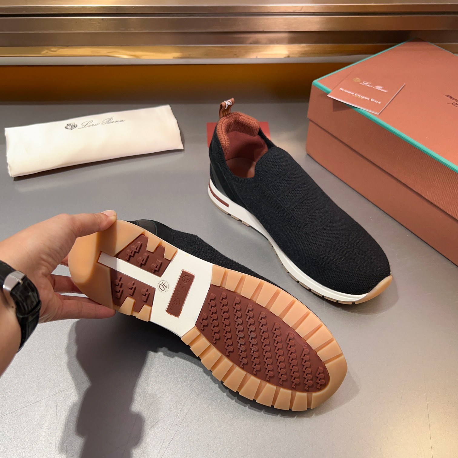 ロロ・ピアーナ靴Loro Piana 2024新作 ジョギングシューズ