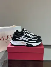 ヴァレンティノ靴VALENTINO 2024新作 カジュアルスニーカー
