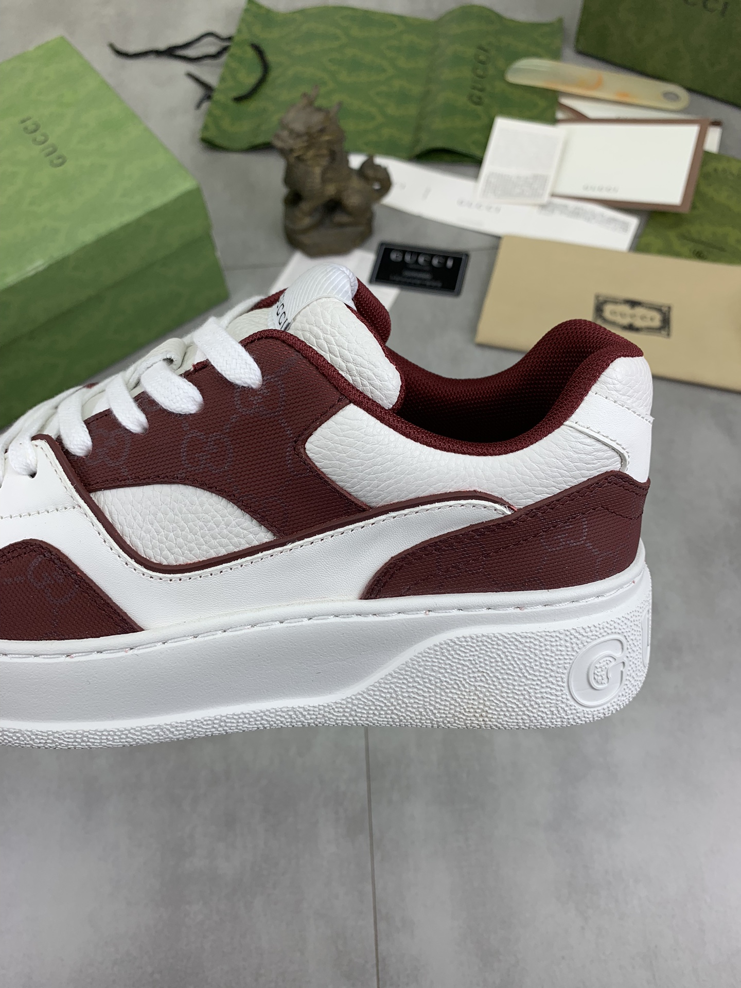 グッチ靴GUCCI 2024新作 厚底の白い靴