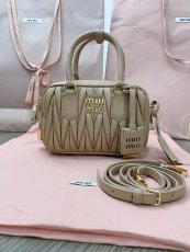 ミュウミュウバッグ Miu Miu 2024新作 高品質 ボウリングハンドバッグ 5BB123