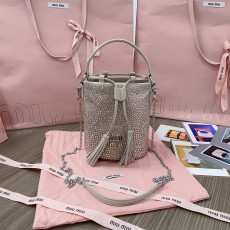 ミュウミュウバッグ Miu Miu 2024新作 高品質 ダイヤモンド バケット バッグ 5BE085