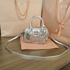 ミュウミュウバッグ Miu Miu 2024新作 高品質 ボウリングハンドバッグ 5BB123