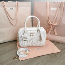 ミュウミュウバッグ Miu Miu 2024新作 高品質 ボウリングハンドバッグ Miu 5BB124