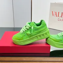 ヴァレンティノ靴 VALENTINO  2024新作 シープスキン ロートップ スニーカー