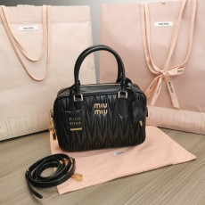 ミュウミュウバッグ Miu Miu 2024新作 高品質 ボウリングハンドバッグ Miu 5BB124