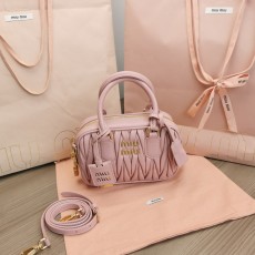 ミュウミュウバッグ Miu Miu 2024新作 高品質 ボウリングハンドバッグ 5BB123