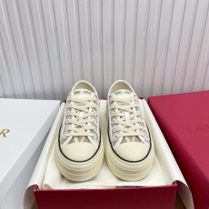 ヴァレンティノ靴 VALENTINO  2024新作 身長を伸ばす靴