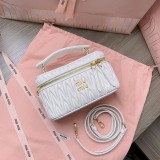 ミュウミュウバッグ Miu Miu 2024新作 高品質 化粧ポーチ ハンドバッグ 5BH226