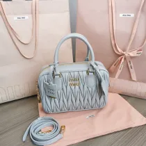 ミュウミュウバッグ Miu Miu 2024新作 高品質 ボウリングハンドバッグ Miu 5BB124