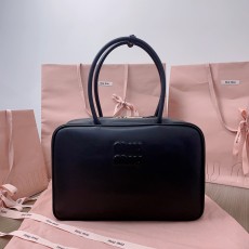 ミュウミュウバッグ Miu Miu 2024新作 高品質 ボウリングバッグ 5BB117