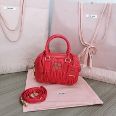 ミュウミュウバッグ Miu Miu 2024新作 高品質 ボウリングハンドバッグ 5BB123