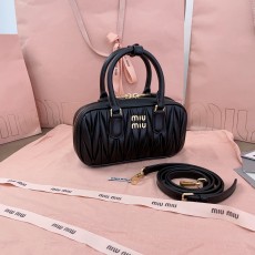ミュウミュウバッグ Miu Miu 2024新作 高品質 ボウリングバッグ 5BP88