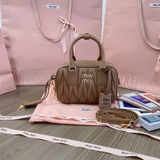 ミュウミュウバッグ Miu Miu 2024新作 高品質 ボウリングハンドバッグ 5BB123